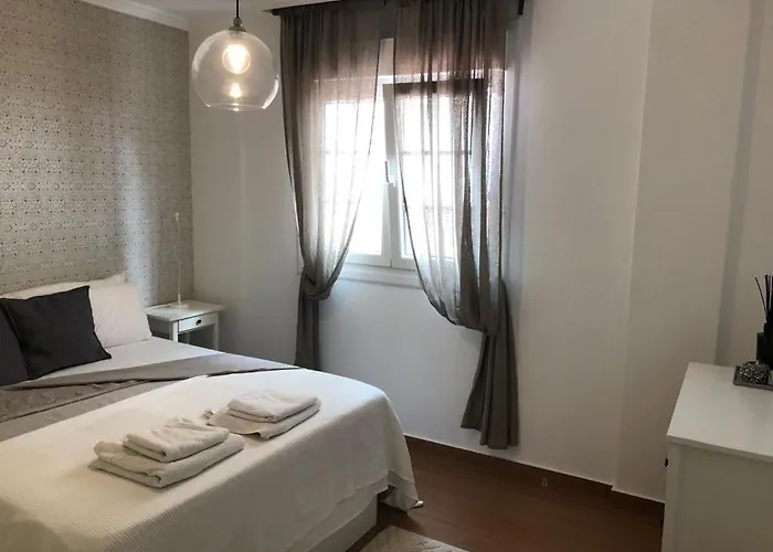 Adeje, La Caleta 5 Апартаменты *