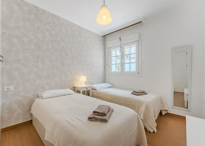 Adeje, La Caleta 5 Апартаменты *